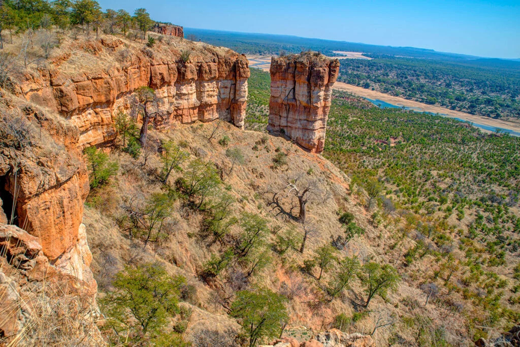 Highlights of Zimbabwe – Superior